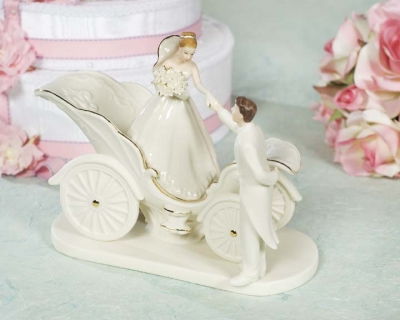 Wedding Cake Bride  Groom on Porcelain Cinderella Carriage Bride And Groom Cake Top Figurine